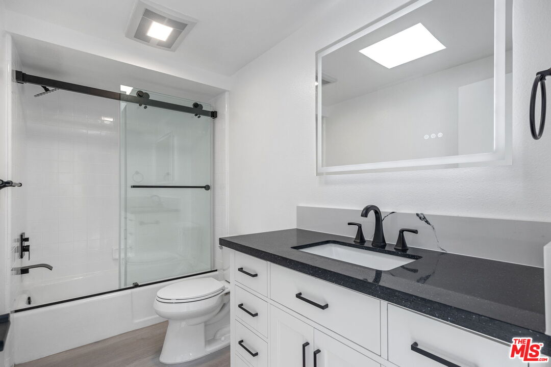 4631 Alla Road, Unit 8 Marina del Rey, CA 90292 - Photo 28 of 29 a bathroom with a sink toilet and shower