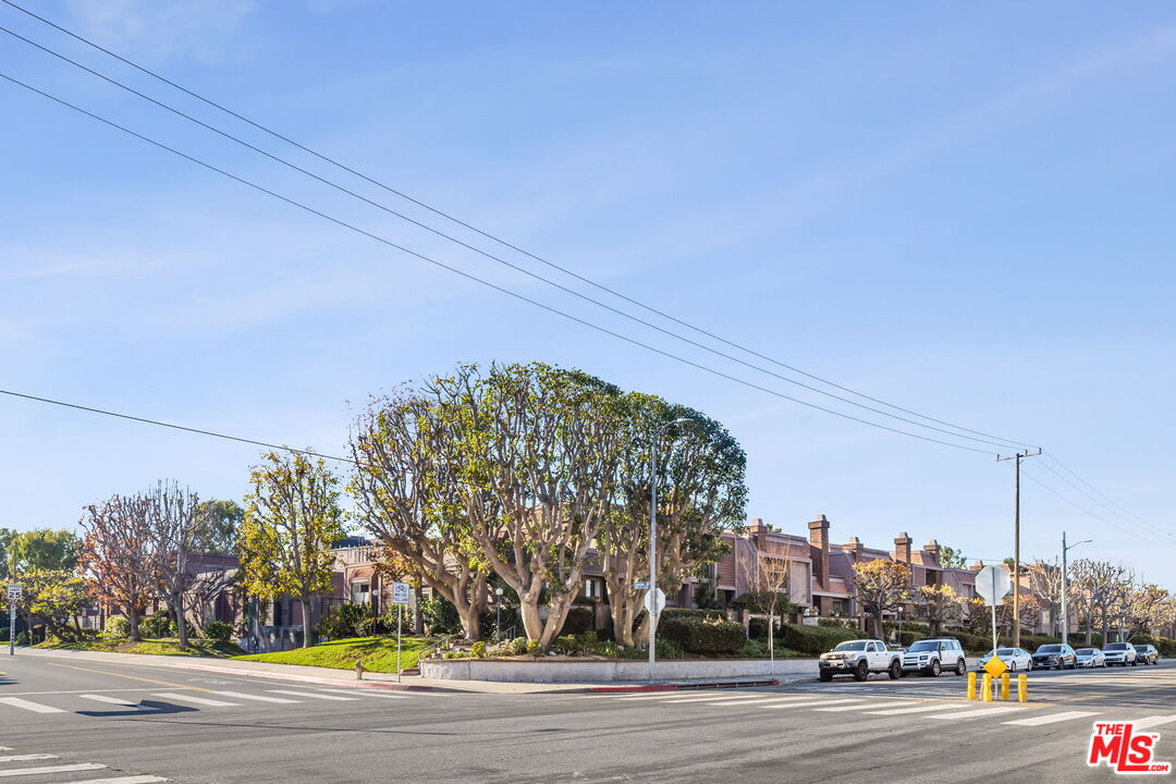 4631 Alla Road, Unit 8 Marina del Rey, CA 90292 - Photo 29 of 29 a view of a city view