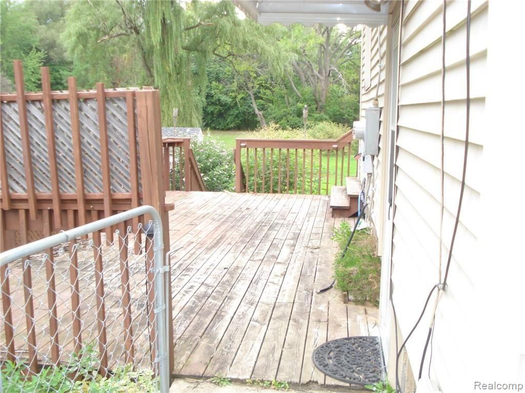 6422 Pontiac Lake Road Waterford, MI 48327 - Photo 33 of 37