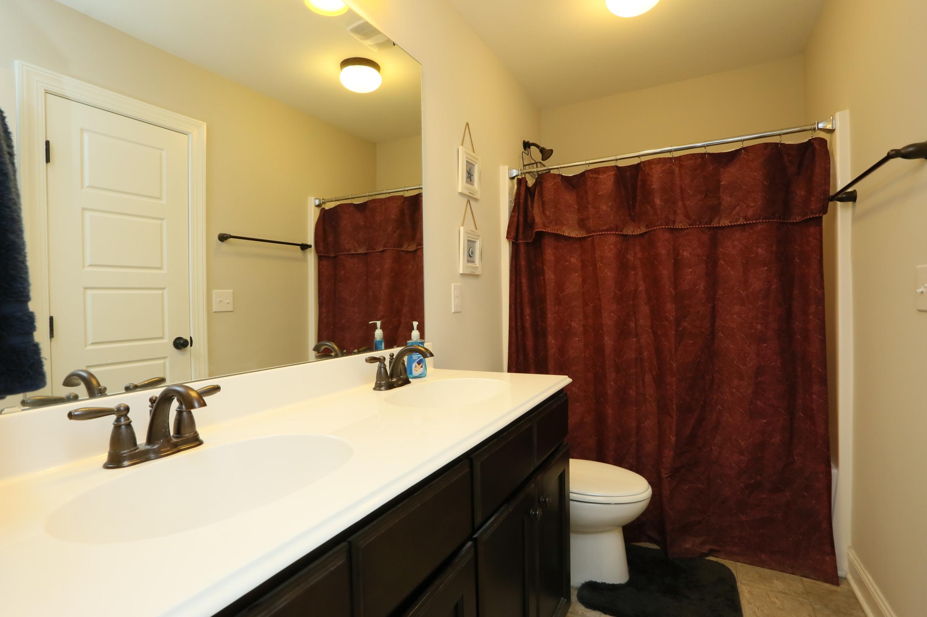 198 Sandy Springs Road Aberdeen, NC 28315 - Photo 22 of 27 Shared hall bath