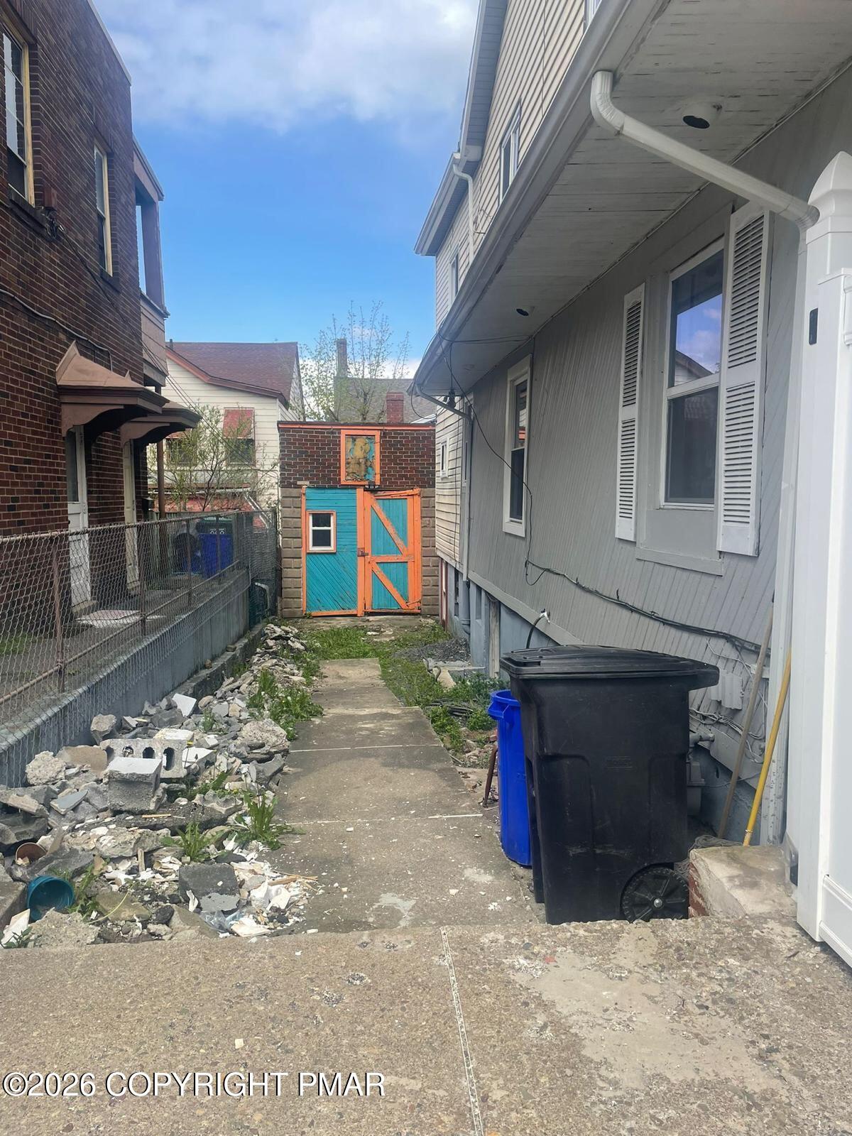239 East Chestnut Street Hazleton, PA 18201 - Photo 3 of 14 f188e725-ad09-4d85-9168-6af4df761167