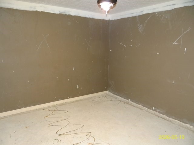 6730 Ranch Forest Drive Columbus, GA 31904 - Photo 17 of 17 en empty room with a chandelier fan