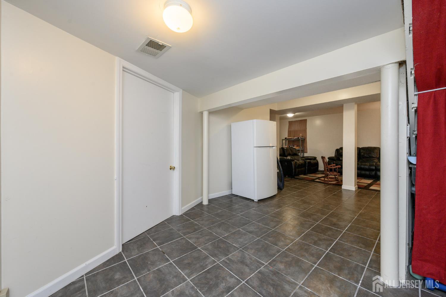171 Howell Avenue Fords, NJ 08863 - Photo 26 of 33