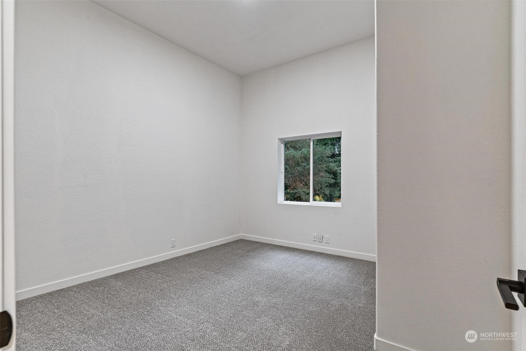 9601 South 198th Place Renton, WA 98055 - Photo 23 of 38 an empty room with a window