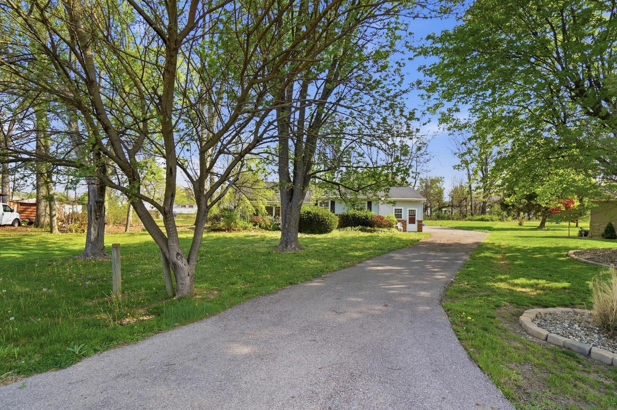 2318 Rodger Road Columbus, OH 43207 - Photo 2 of 41 014