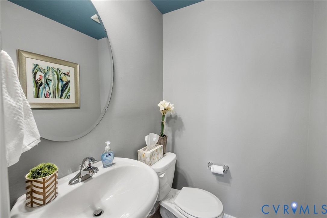 5408 Raysdale Road, Unit 101 Glen Allen, VA 23059 - Photo 13 of 39 a bathroom with a toilet a sink and mirror
