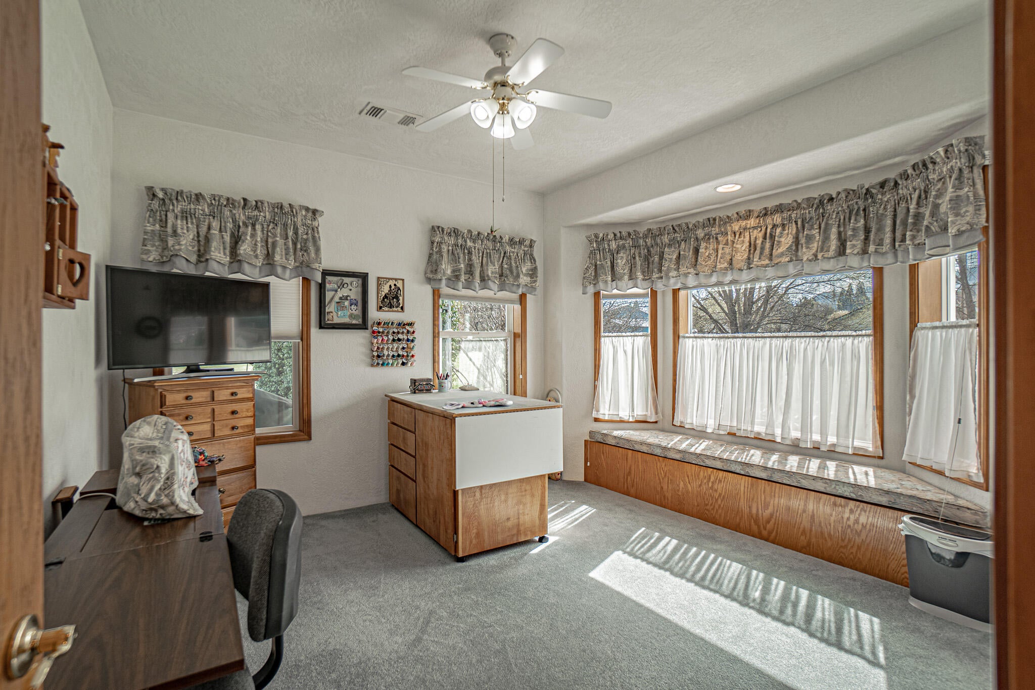 1747 Minear Road Medford, OR 97501 - Photo 14 of 35 DSC09915-HDR