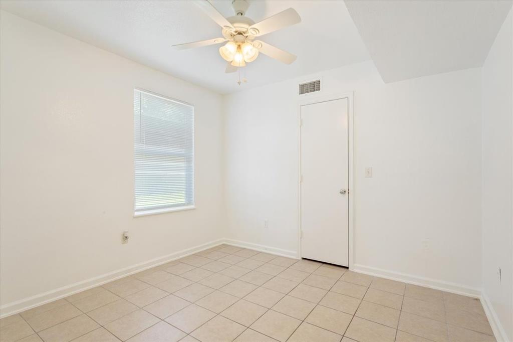 1120 Holt Avenue Waco, TX 76706 - Photo 14 of 25 a view of an empty room