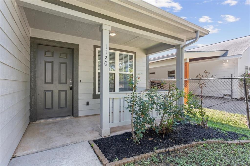 1120 Holt Avenue Waco, TX 76706 - Photo 4 of 25 a view of a entrance of the house