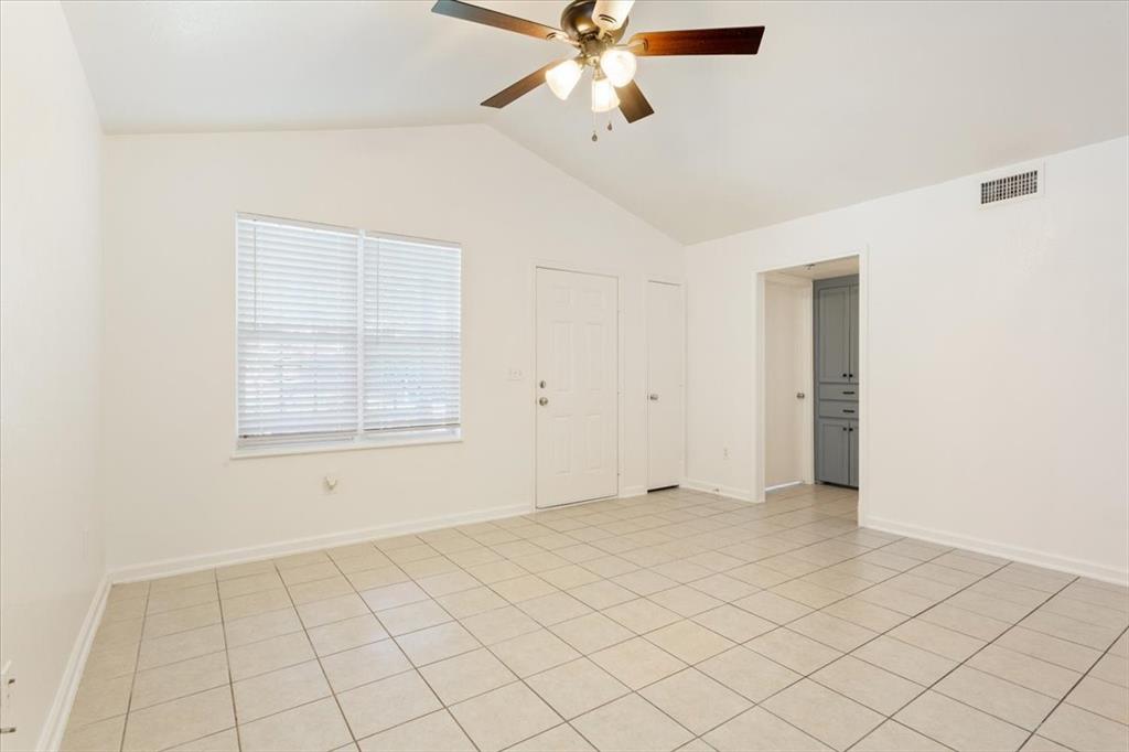 1120 Holt Avenue Waco, TX 76706 - Photo 6 of 25 a view of an empty room and window