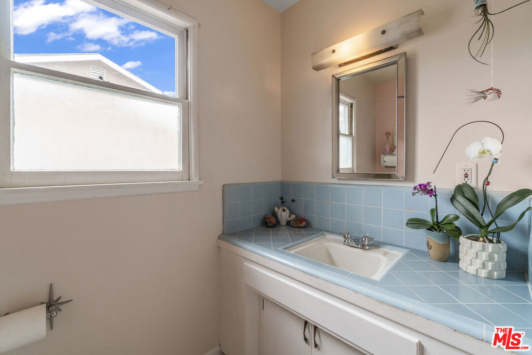 7033 Bothwell Road Reseda, CA 91335 - Photo 24 of 35 Gallery Image 24