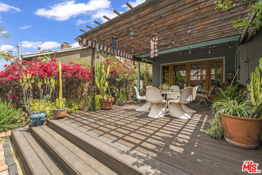 7033 Bothwell Road Reseda, CA 91335 - Photo 26 of 35 Gallery Image 26