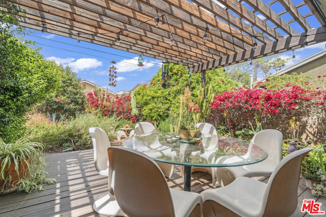 7033 Bothwell Road Reseda, CA 91335 - Photo 27 of 35 Gallery Image 27