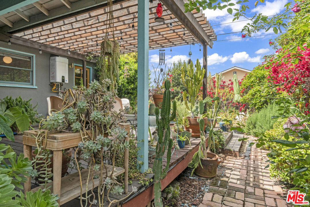 7033 Bothwell Road Reseda, CA 91335 - Photo 29 of 35 Gallery Image 29