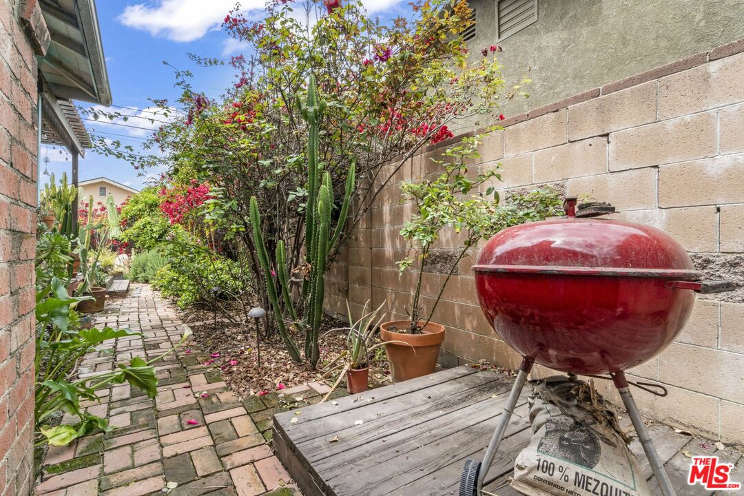 7033 Bothwell Road Reseda, CA 91335 - Photo 30 of 35 Gallery Image 30
