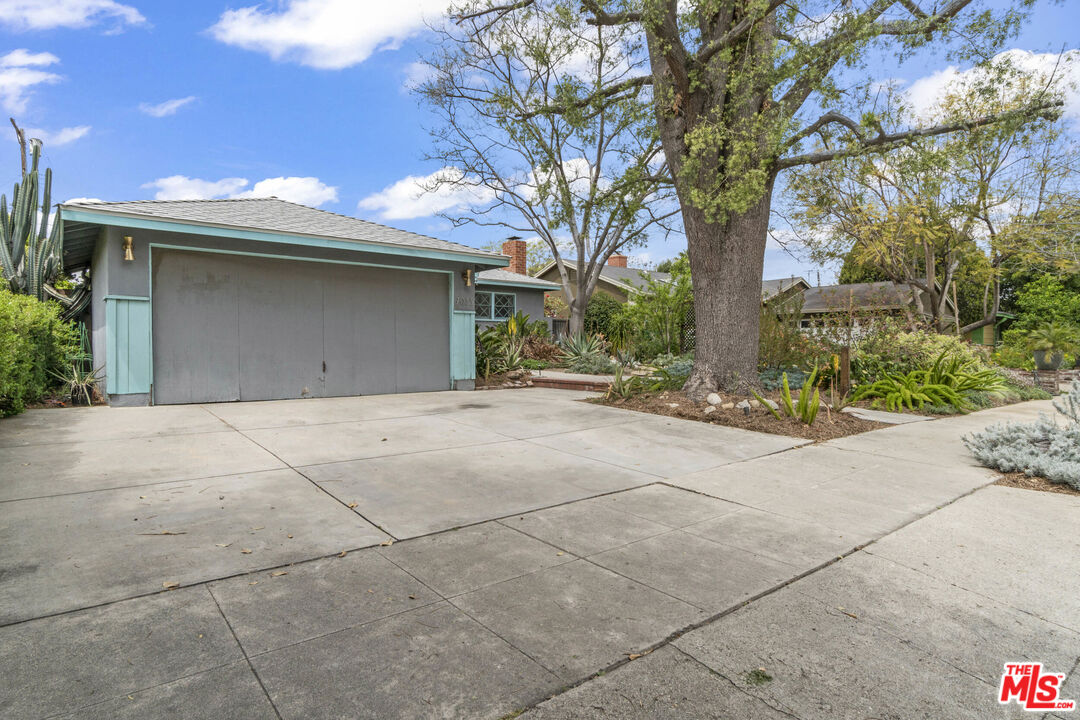 7033 Bothwell Road Reseda, CA 91335 - Photo 4 of 35 Gallery Image 4