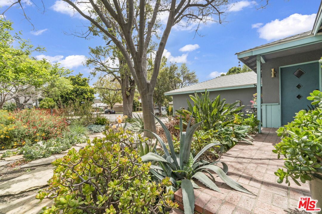 7033 Bothwell Road Reseda, CA 91335 - Photo 6 of 35 Gallery Image 6