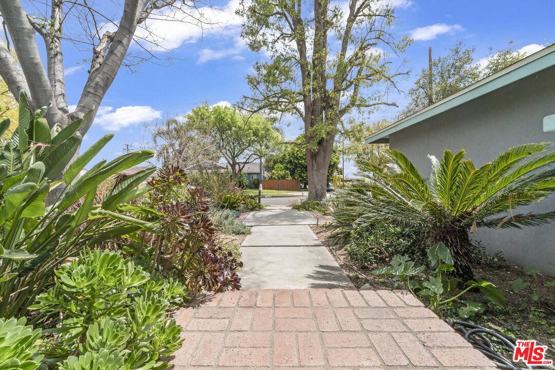 7033 Bothwell Road Reseda, CA 91335 - Photo 7 of 35 Gallery Image 7