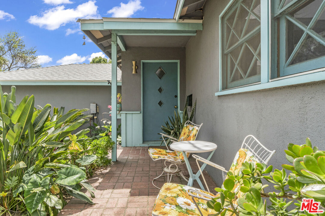 7033 Bothwell Road Reseda, CA 91335 - Photo 8 of 35 Gallery Image 8