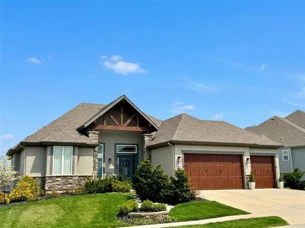 $725,000 | 5745 Barn Hill Road, Parkville, MO 64152