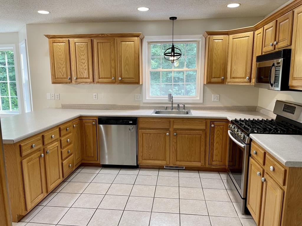 17 Ruth Circle Haverhill, MA 01832 - Photo 10 of 36 Gallery Image 10