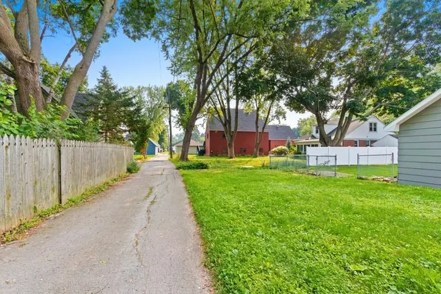 $349,900 | 620 North Michigan Street, De Pere, WI 54115