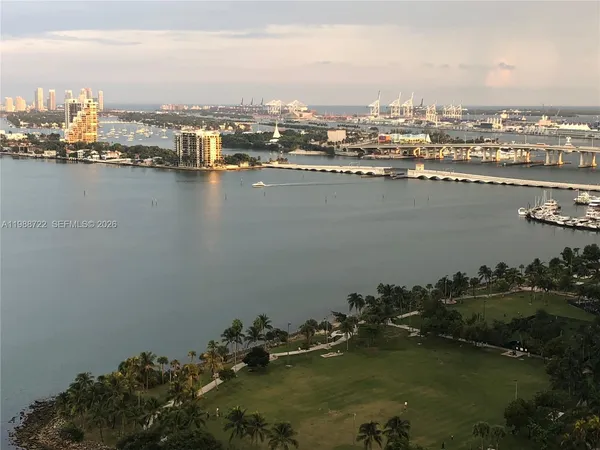 $6,400 | 2020 North Bayshore Drive, Unit 805, Miami, FL 33137