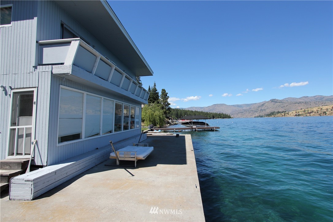 10686 South Lakeshore Road Chelan, WA 98816 - Photo 2 of 23 Gallery Image 2