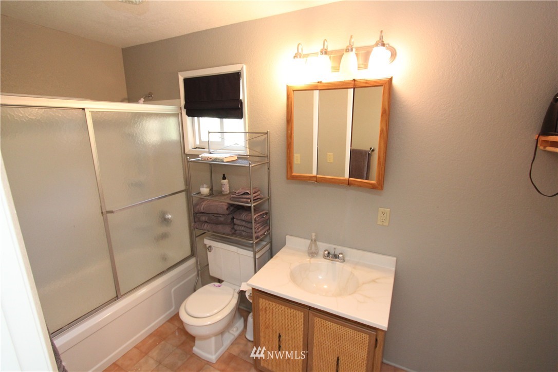 10686 South Lakeshore Road Chelan, WA 98816 - Photo 19 of 23 Gallery Image 19