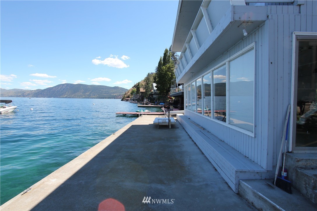 10686 South Lakeshore Road Chelan, WA 98816 - Photo 3 of 23 Gallery Image 3