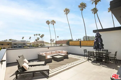 $2,299,000 | 212 Bay Street, Unit 103, Santa Monica, CA 90405