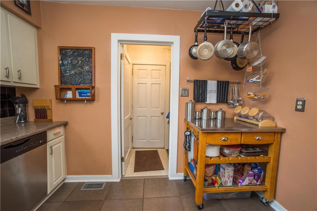 1461 Evelyn Road Baldwin, PA 15227 - Photo 10 of 25 Gallery Image 10