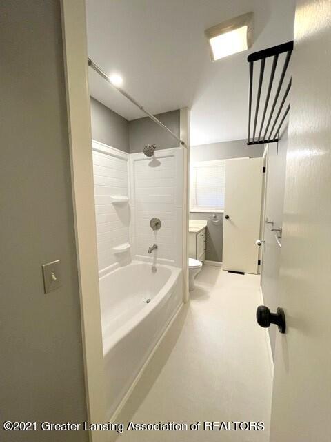 2121 Riverside Court Lansing, MI 48906 - Photo 20 of 34 Full Bathroom