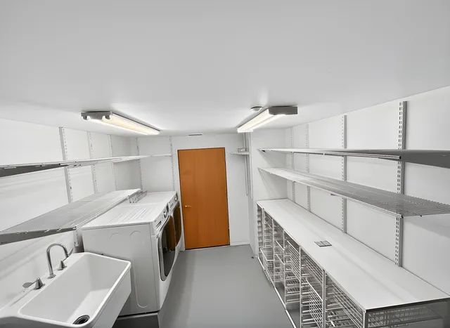 $7,688,880 | 4000 Manzana Lane, Palo Alto, CA 94306