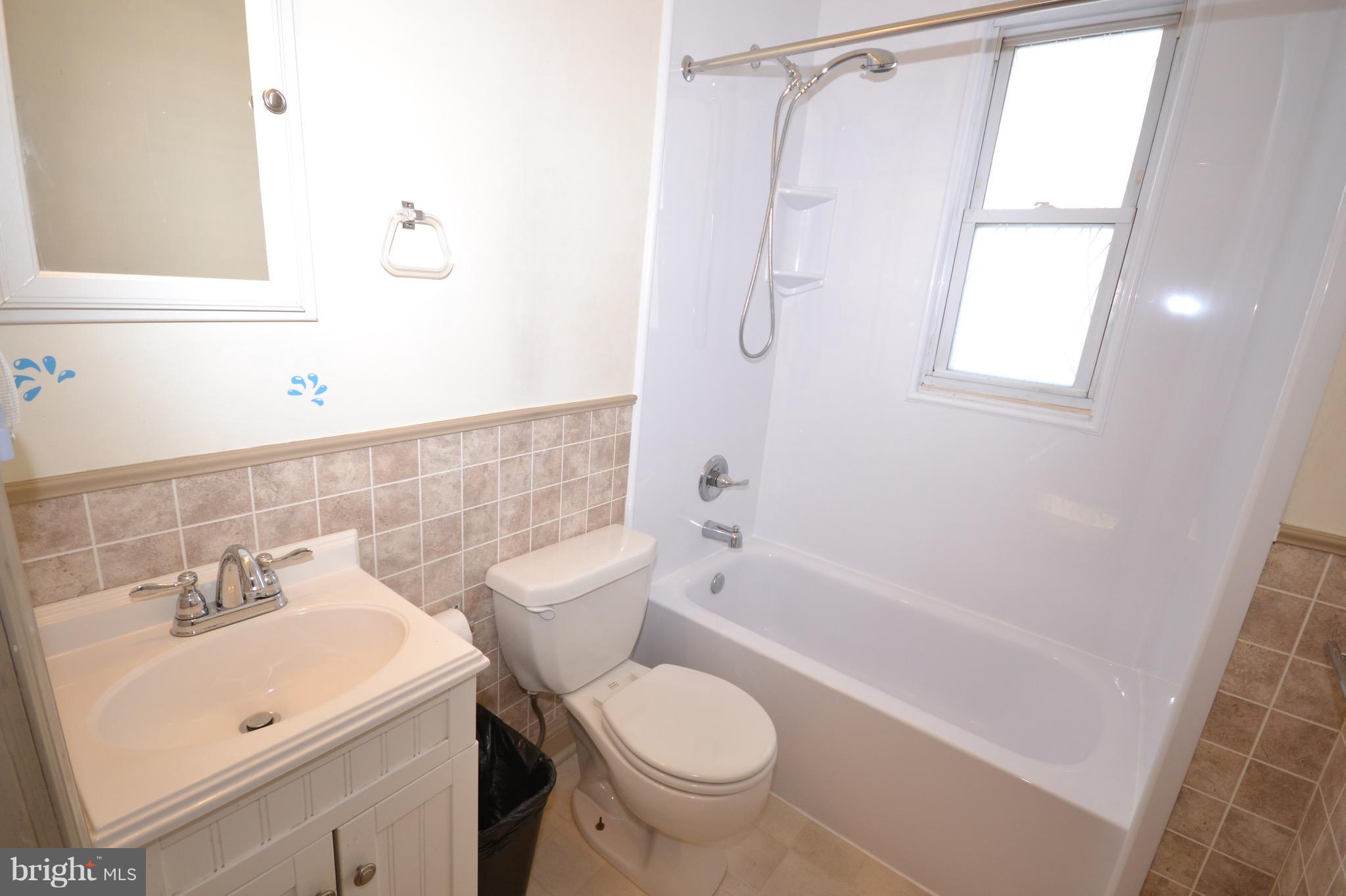 615 West Church Street Hagerstown, MD 21740 - Photo 13 of 15 Bath