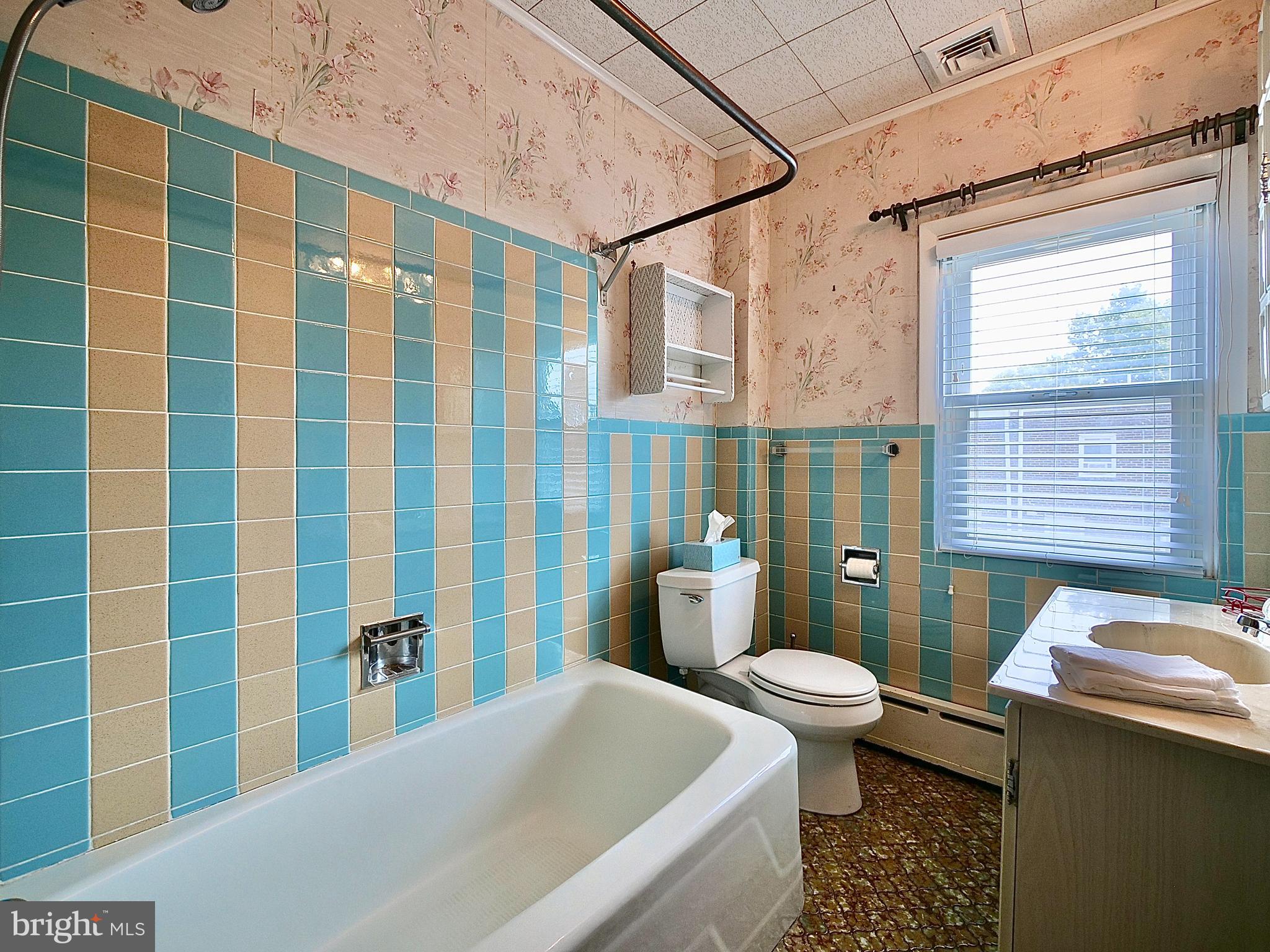 122 Marshall Road Lansdowne, PA 19050 - Photo 28 of 40 Bathroom
