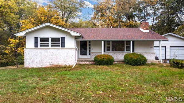 $259,900 | 1227 West Henry Street, Staunton, IL 62088