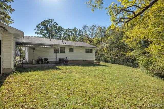 $264,900 | 1227 West Henry Street, Staunton, IL 62088