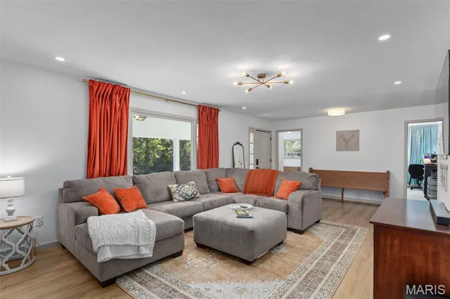 $264,900 | 1227 West Henry Street, Staunton, IL 62088