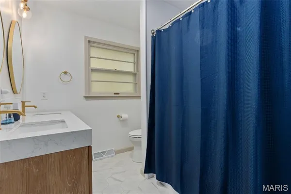 $259,900 | 1227 West Henry Street, Staunton, IL 62088