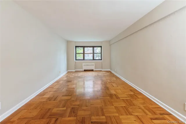 a view of empty room with window