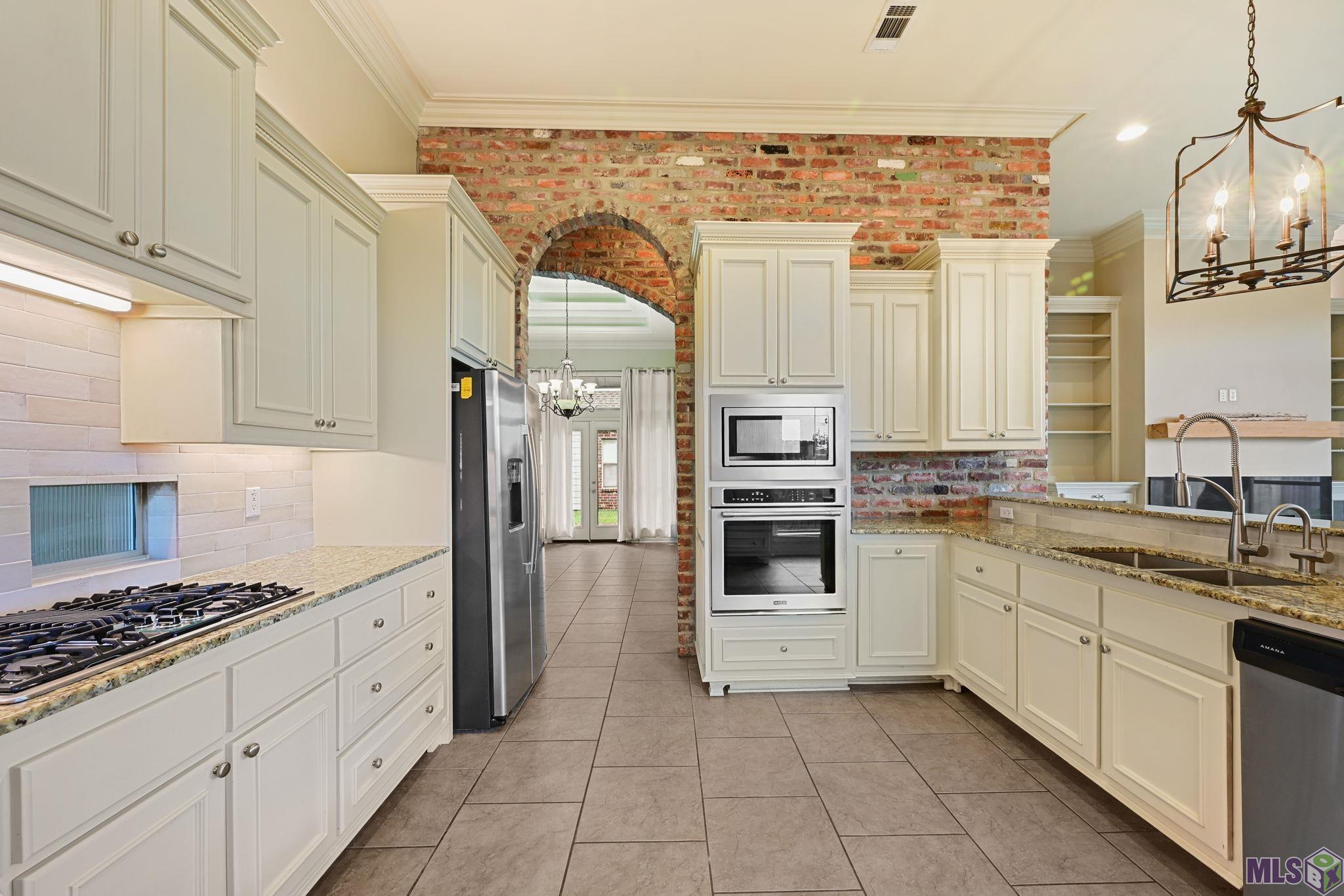 8926 Foxgate Drive St. George, LA 70809 - Photo 7 of 16 GOURMET'S KITCHEN