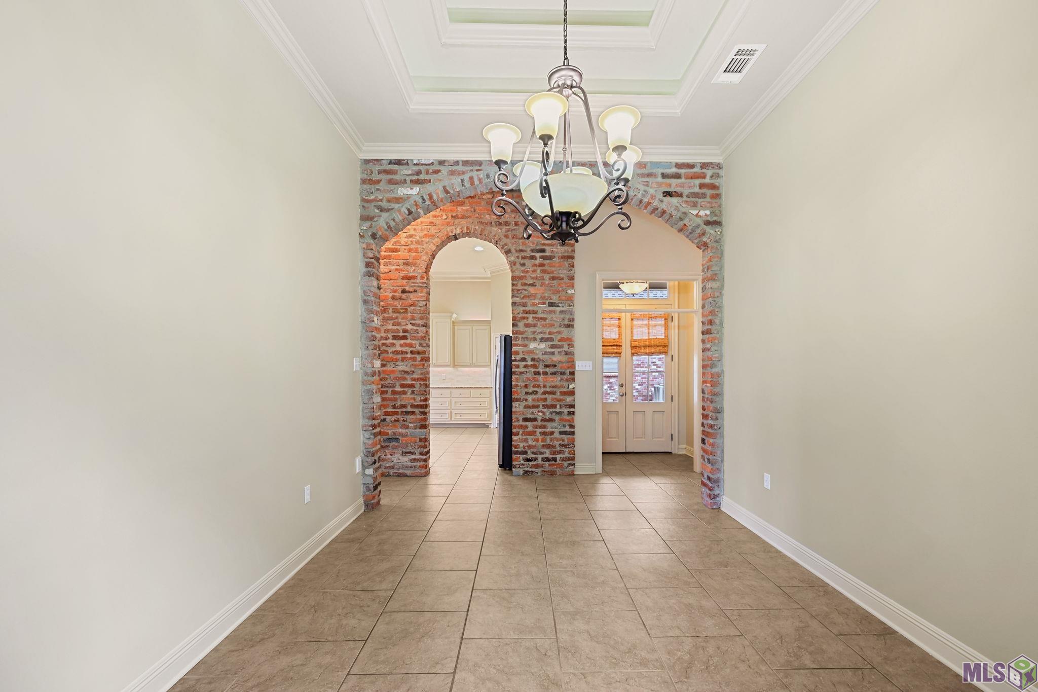 8926 Foxgate Drive St. George, LA 70809 - Photo 9 of 16 ENTRY & KITCHEN FROM DINING ROOM