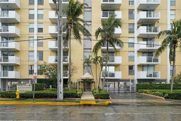 $2,200 | 2000 Northeast 135th Street, Unit 1010, North Miami, FL 33181