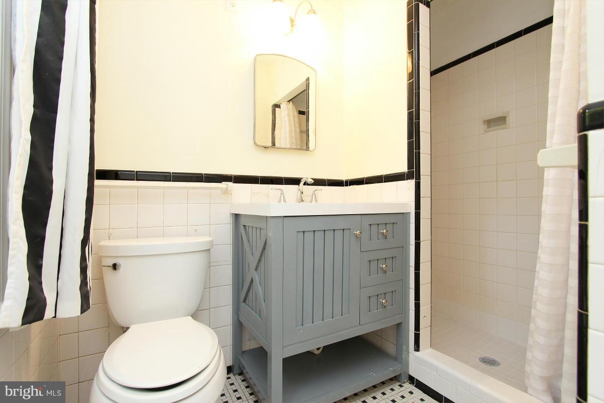 5015 Fort Sumner Drive Bethesda, MD 20816 - Photo 17 of 30 Bath (Master)