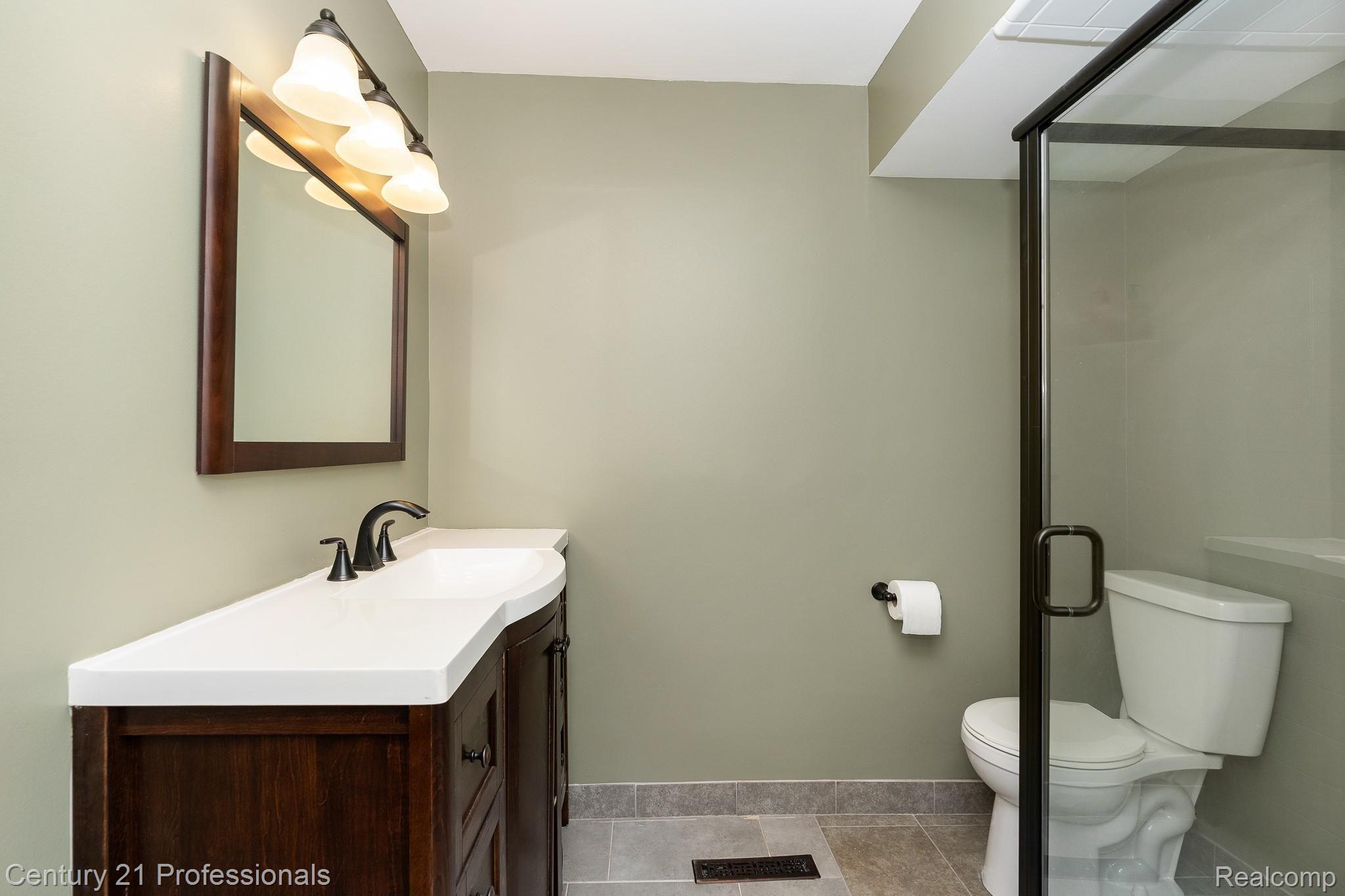 1155 Portsmouth Road Rochester, MI 48309 - Photo 24 of 60 Portsmouth MLS-028.jpg