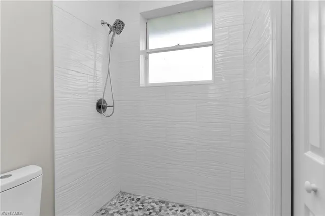 $1,250,000 | 4975 Mederia Lane, Estero, FL 33928