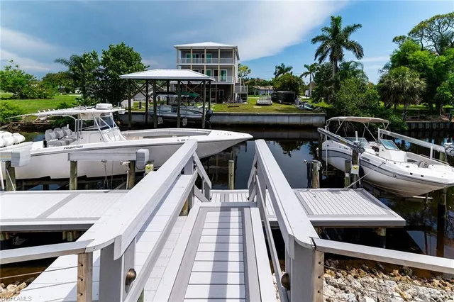 $1,250,000 | 4975 Mederia Lane, Estero, FL 33928