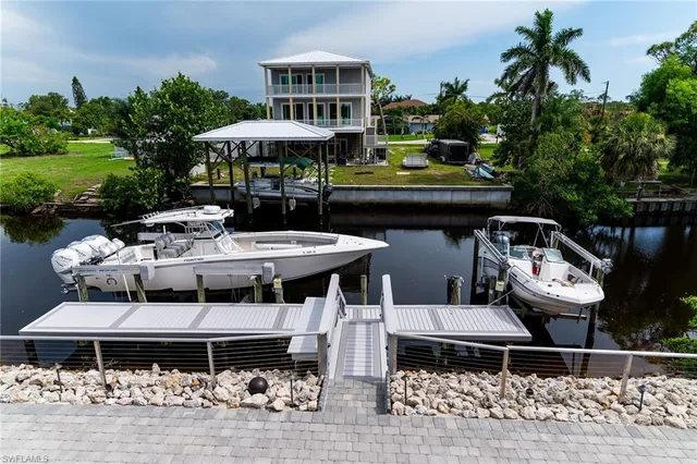 $1,250,000 | 4975 Mederia Lane, Estero, FL 33928