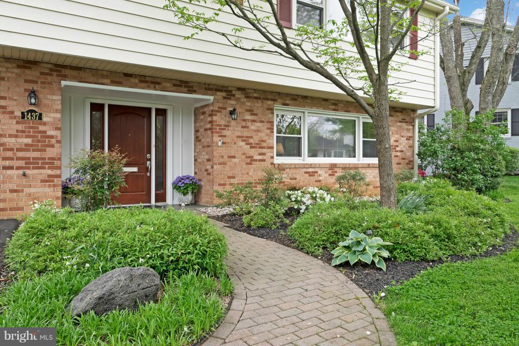 1437 Layman Street McLean, VA 22101 - Photo 2 of 19 Exterior (Front)